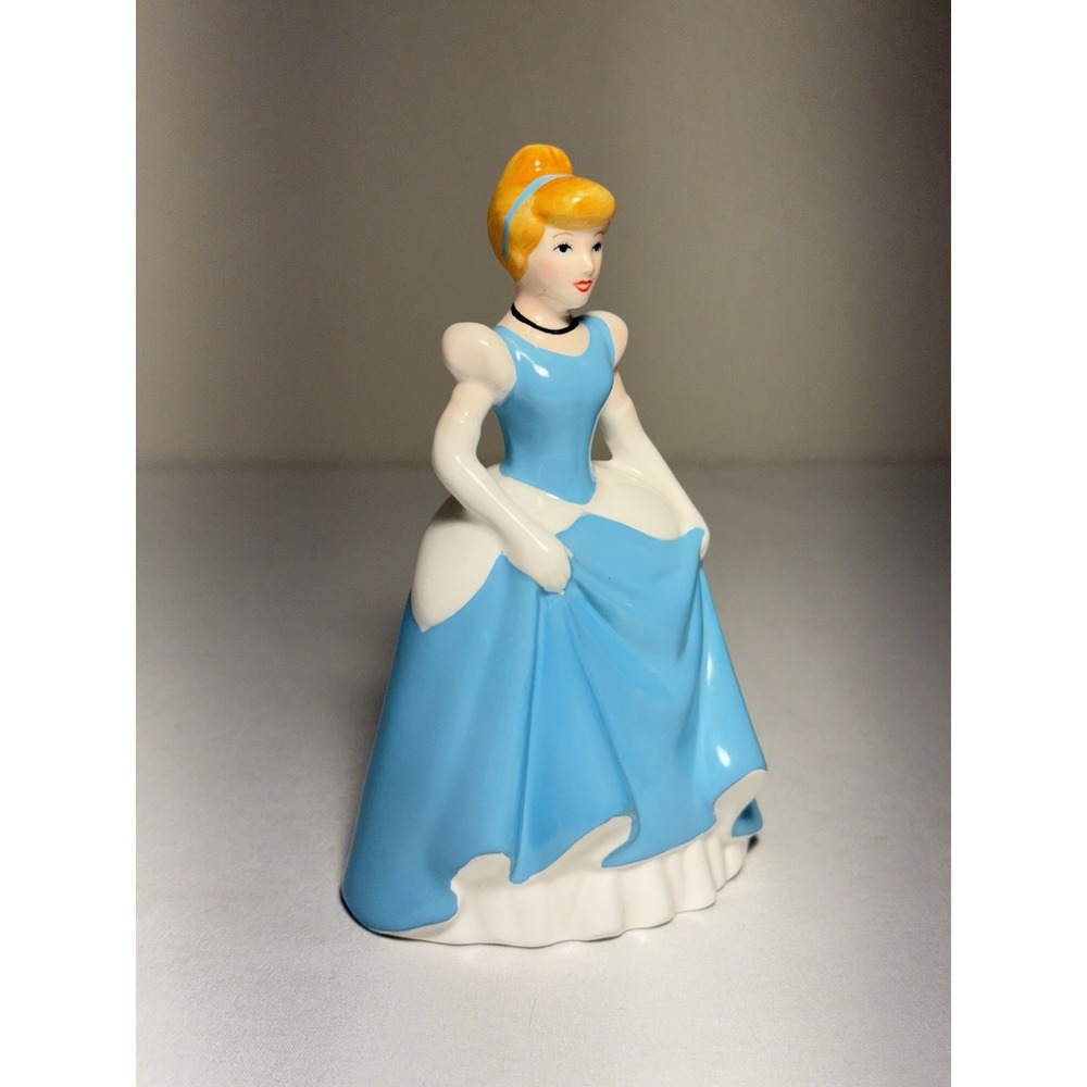 Vintage Walt Disney Productions Japan Cinderella Ceramic Porcelain Figurine 5.5" - Picture 6 of 8